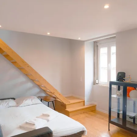 Charming Duplex In Graca | By Airnest Lägenhet