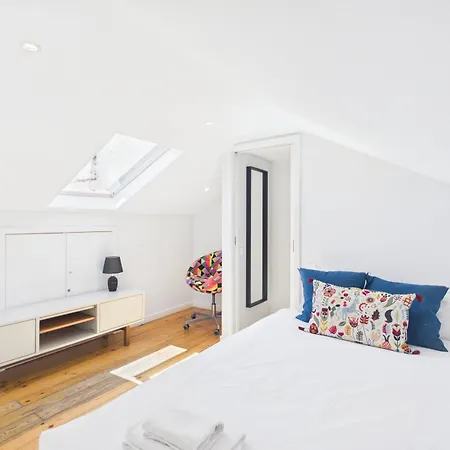 Charming Duplex In Graca | By Airnest Lisboa