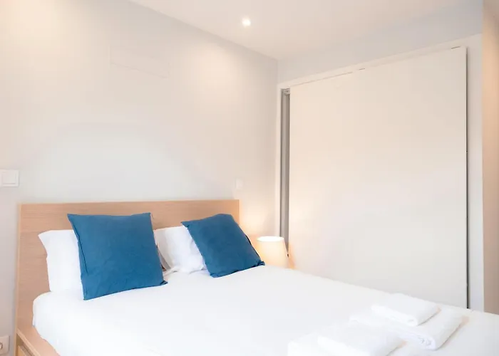 Charming Duplex In Graca | By Airnest Διαμέρισμα *