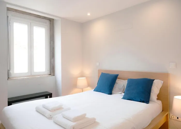 Charming Duplex In Graca | By Airnest * Лиссабон