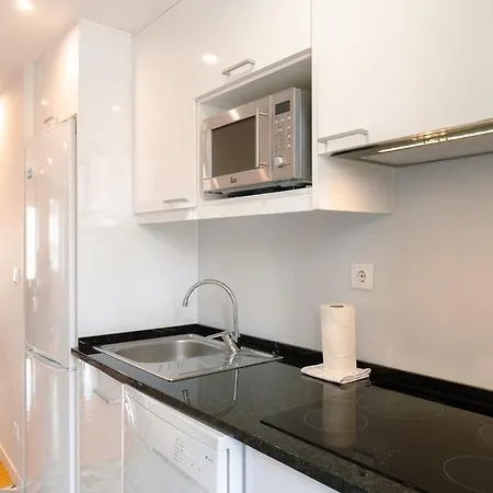 Charming Duplex In Graça | By Airnest Lisboa